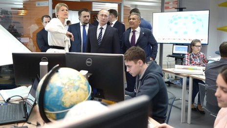 Владимир Путин посетил технопарк в сфере высоких технологий в Набережных Челнах