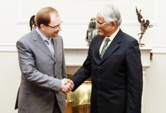 Развитие двусторонних отношений обсудили ректор СПбГУ и посол Индии