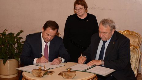 Владимир Фортов подписал Соглашение о сотрудничестве между РАН и «РОСКОСМОС»