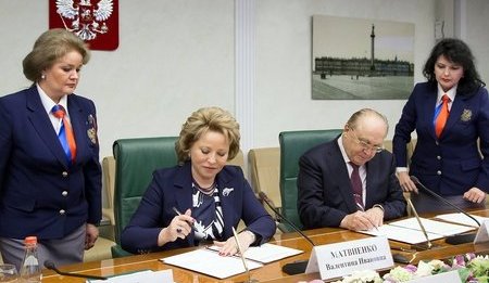 Виктор Садовничий подписал  Соглашение о сотрудничестве Совета Федерации и МГУ