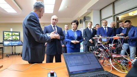 Владимир Путин ознакомился с разработками Северо-Кавказского университета