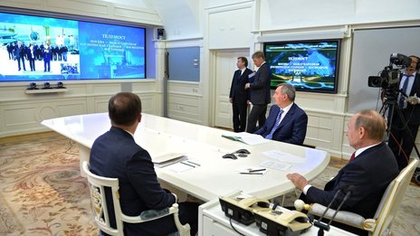 Владимир Путин поздравил экипаж МКС с Днем космонавтики