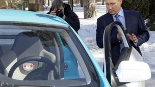 Премьер-министр совершил поездку в «Ё-мобиле»